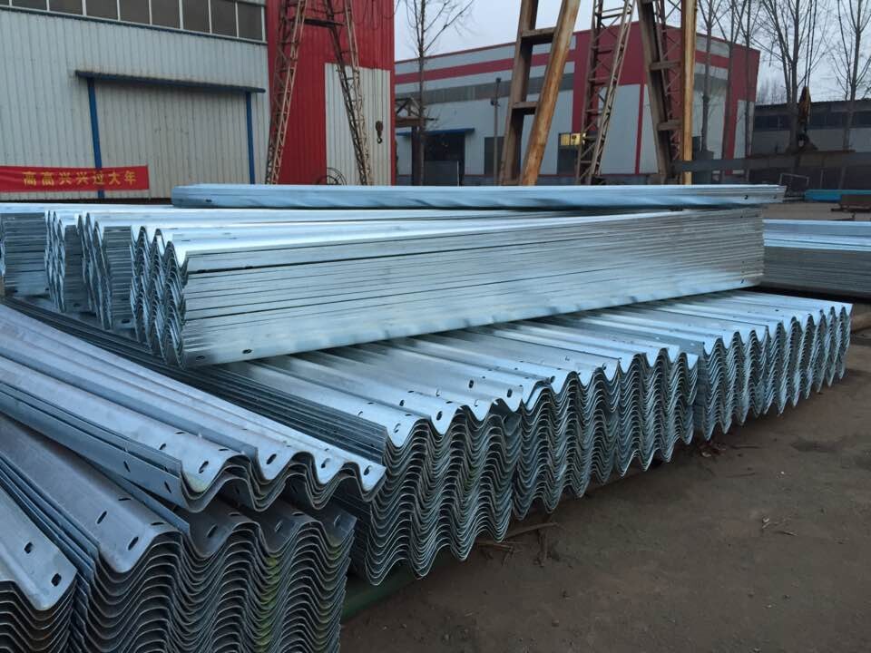 <a href='http://m.jiawangshuidian.cn/shuangbohulan/'target='_blank'>波形護欄</a> (11).jpg