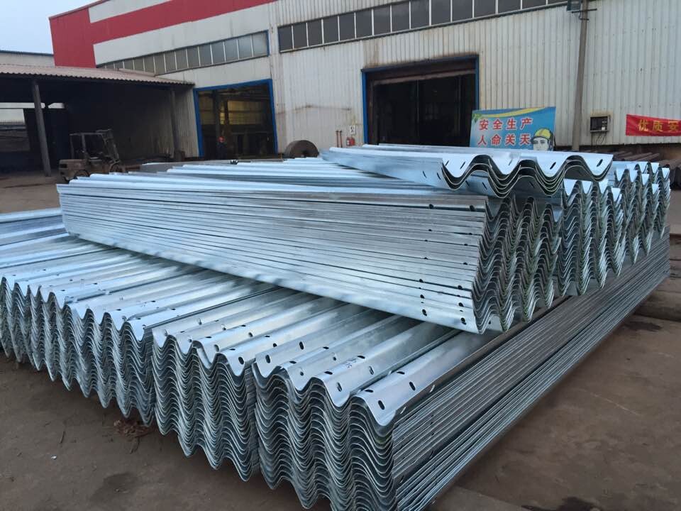 <a href='http://m.jiawangshuidian.cn/shuangbohulan/'target='_blank'>波形護欄</a> (1).jpg